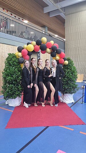 Gruppenbild Teilnehmergruppe mit Trainerin bei Deutschland-Cup Dance Kleingruppen 2026 in Sersheim