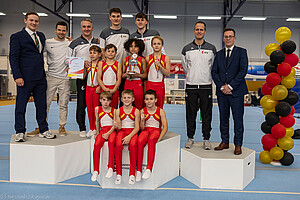 Gewinnermannschaft Baden mit Pokal, Urkunde und Funktionären bei Deutschland-Pokal 2025