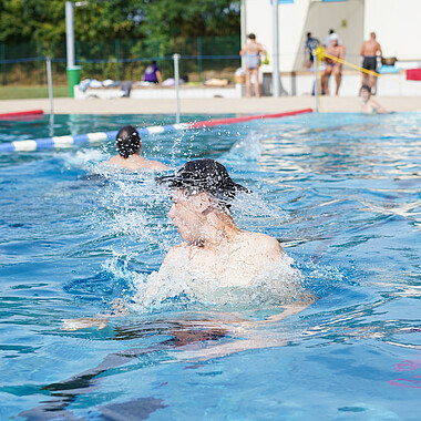 Symbolbild Schwimmen beim Lagerabzeichen im Camp Breisach