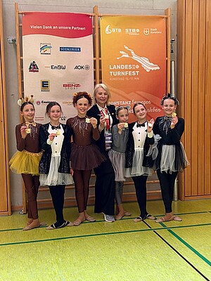 Gruppenbild Teilnehmerinnen mit Medaillen bei Landesturnfest 2026 in Konstanz