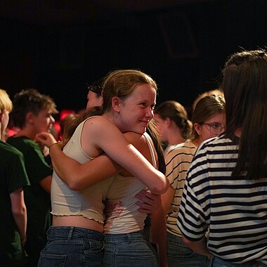 Symbolbild Teilnehmer in Disco im Camp Breisach 2026