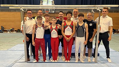 Gruppenfoto: Alle Badischen Turner mit Trainer und Kampfrichter