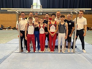 Gruppenfoto: Alle Badischen Turner mit Trainer und Kampfrichter