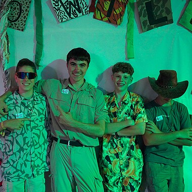 Symbolbild verkleidete Teilnehmer bei der GoWild Mottoparty im Camp Breisach 2026