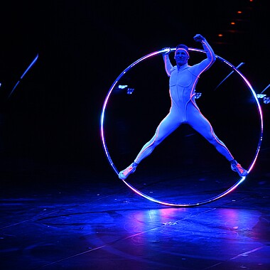 Symbolbild Cyr Wheel Nummer bei Feuerwerk der Turnkunst 2026