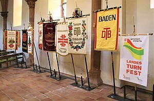 Symbolbild Fahnenausstellung bei Landesturnfest 2022 in Lahr
