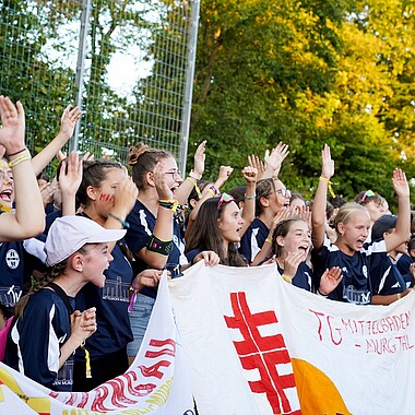 Symbolbild MiMu beim anfeuern beim Spiel ohne Grenzen im Camp Breisach 2026