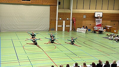 Teilnehmergruppe Arabesque 2 des TV Lahr bei Auftritt beim Baden-Württemberg Finale Dance 2025