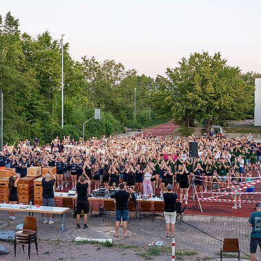 Symbolbild Alle tanzen beim Spiel ohne Grenzen im Camp Breisach 2026