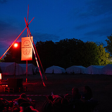 Symbolbild Lagerfeuerromantik im Camp Breisach 2026