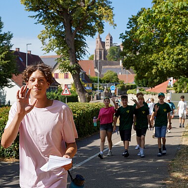 Symbolbild Teilnehmer in der Stadt bei der Stadtralley im Camp Breisach 2026