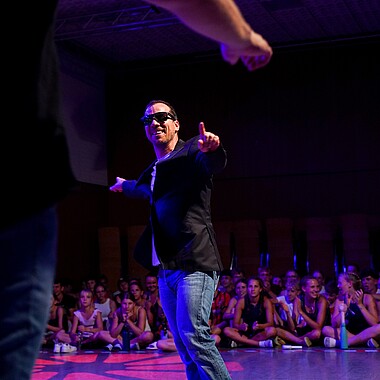 Symbolbild Auftritt bei Betreuer on Stage im Camp Breisach 2026