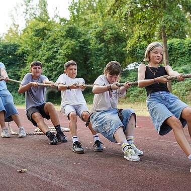 Symbolbild Teilnehmer spielen Spikeball im Camp Breisach 2026