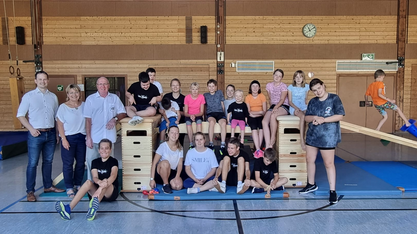Übergabe der neuen Geräte aus der Spendenaktion Kinderturnen 2022 – Foto: Mix-Sport-Verein Hesselhurst