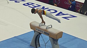 Andrei Mihai turnt Pferd bei der JEM 2026 in Zagreb