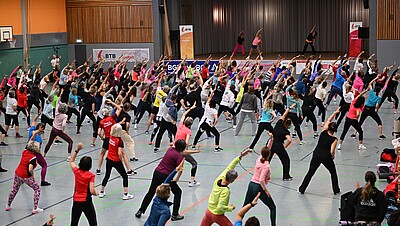 Blick in die Halle und auf die Bühne