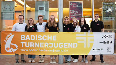Von li. nach re.: Denis, Marie, Anne Leonie, Anke, Martha, Charlotte, Marie, Pascal (Foto: BTJ)