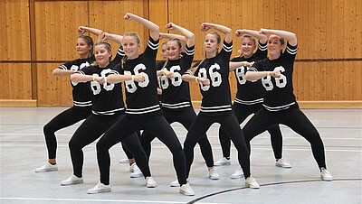 Tanzgruppe im TGM/TGW-Wettkampf