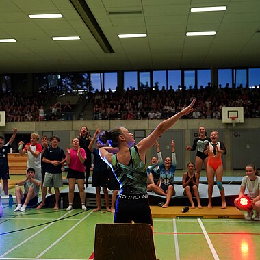 Symbolbild Teilnehmer freuen sich über Gewinn des Gerätes bei Championchips im Camps Breisach 2026