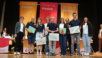 Gruppenbild der Preisträger 2026 des GymWelt Preises