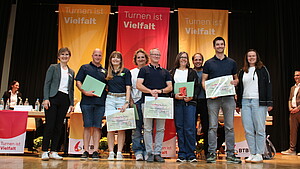 Gruppenbild der Preisträger 2026 des GymWelt Preises
