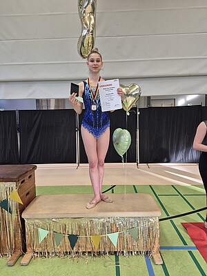 Karolina Wilk beim Regio-Cup Süd-West Gymnastik 2026 bei Siegerehrung