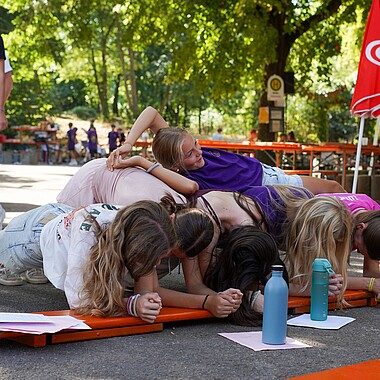 Symbolbild Teilnehmer macht Plank im Camp Breisach 2026