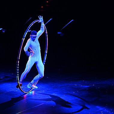 Symbolbild Cyr Wheel Nummer bei Feuerwerk der Turnkunst 2026