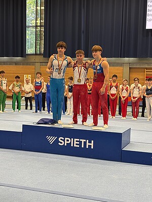 Symbolbild Siegerehrung AK 15-16 mit Andrei Mihai bei DJM GTm 2026 in Schwäbisch Gmünd