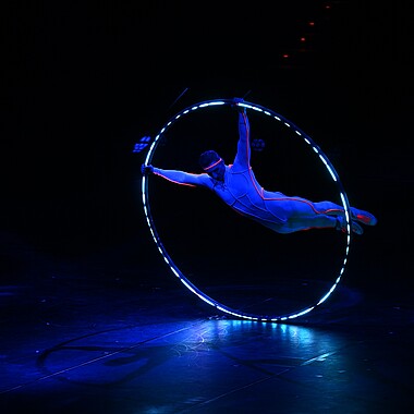 Symbolbild Cyr Wheel Nummer bei Feuerwerk der Turnkunst 2026