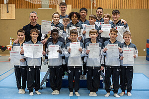 Gruppenbild alle Teilnehmer des BTB mit Urkunden und Trainer C. Haase bei Schüler-Länder-Vergleichswettkampf 2025