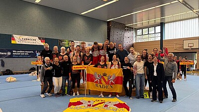 Gruppenbild komplette Badische Delegation bei Gerätturnen Senioren Deutschland Pokal 2025