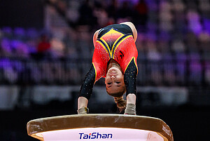 Karina Schönmaier turnt Tisch bei Gerätturn WM 2025 in Jakarta