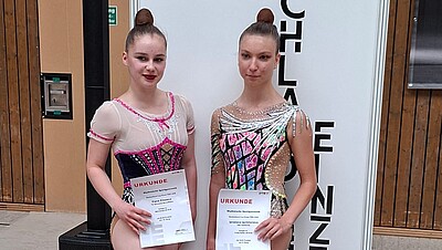 RSG-Gymnastinnen mit Urkunden