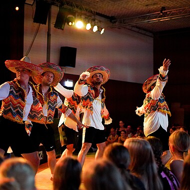 Symbolbild Auftritt bei Betreuer on Stage im Camp Breisach 2026