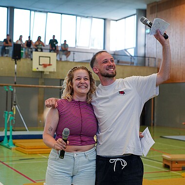 Symbolbild Moderatoren bei Championchips im Camp Breisach 2026