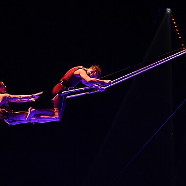 Symbolbild Trapetz Akrobatik bei Feuerwerk der Turnkunst 2026