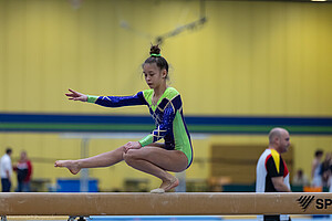 Symbolbild Badische Turnerin turnt Schwebebalken bei Deutsch-Französischem Wettkampf 2025