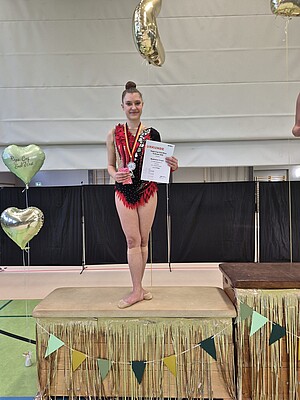 Madleine Crnjak beim Regio-Cup Süd-West Gymnastik 2026 bei Siegerehrung