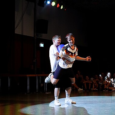 Symbolbild Auftritt bei Betreuer on Stage im Camp Breisach 2026