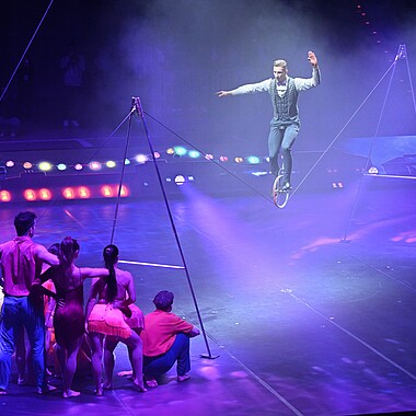 Symbolbild Schlappseil Akrobatik bei Feuerwerk der Turnkunst 2026