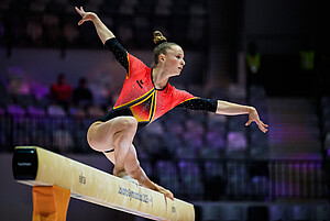 Silja Stöhr turnt Schwebebalken bei Gerätturn WM 2025 in Jakarta