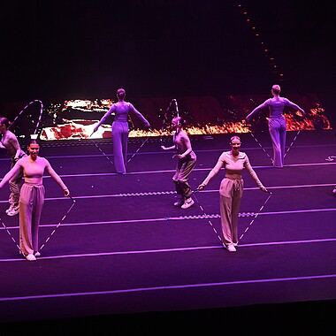 Symbolbild Regionalgruppe bei Feuerwerk der Turnkunst 2025