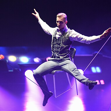 Symbolbild Schlappseil Akrobatik bei Feuerwerk der Turnkunst 2026